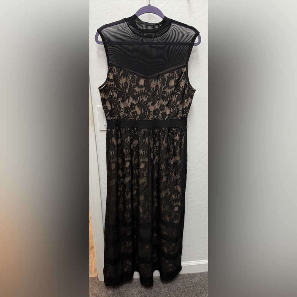 Chic Black Lace Dress. EUC. Size L